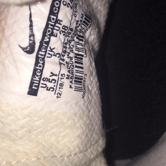 Nike Hypervenom Cleats - Picture 6 of 7